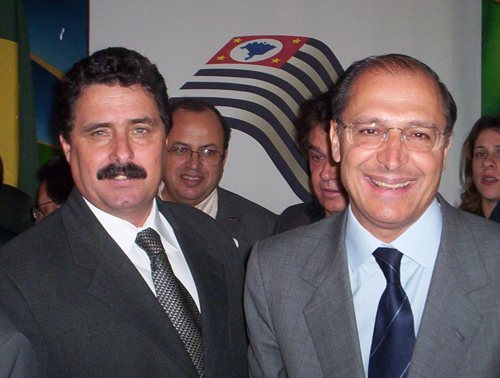 Deputado Paulo Srgio e governador Geraldo Alckmin<a style='float:right;color:#ccc' href='https://www3.al.sp.gov.br/repositorio/noticia/hist/Alckmin e PauloSergio.jpg' target=_blank><i class='bi bi-zoom-in'></i> Clique para ver a imagem </a>